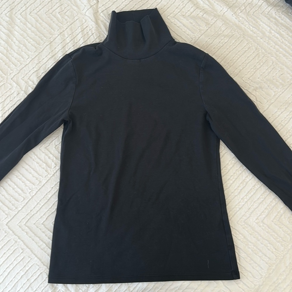 uniqlo black turtleneck